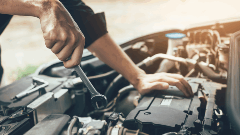 Voyants rouges et sensations bizarres : Les signes qui vous crient d&rsquo;arrêter votre voiture immédiatement ! Le guide du mécano.