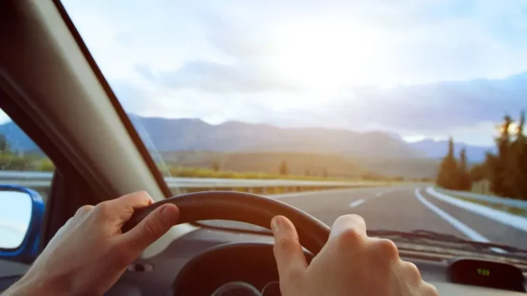 Lave-glace voiture ne fonctionne plus : Causes, solutions et réparations !