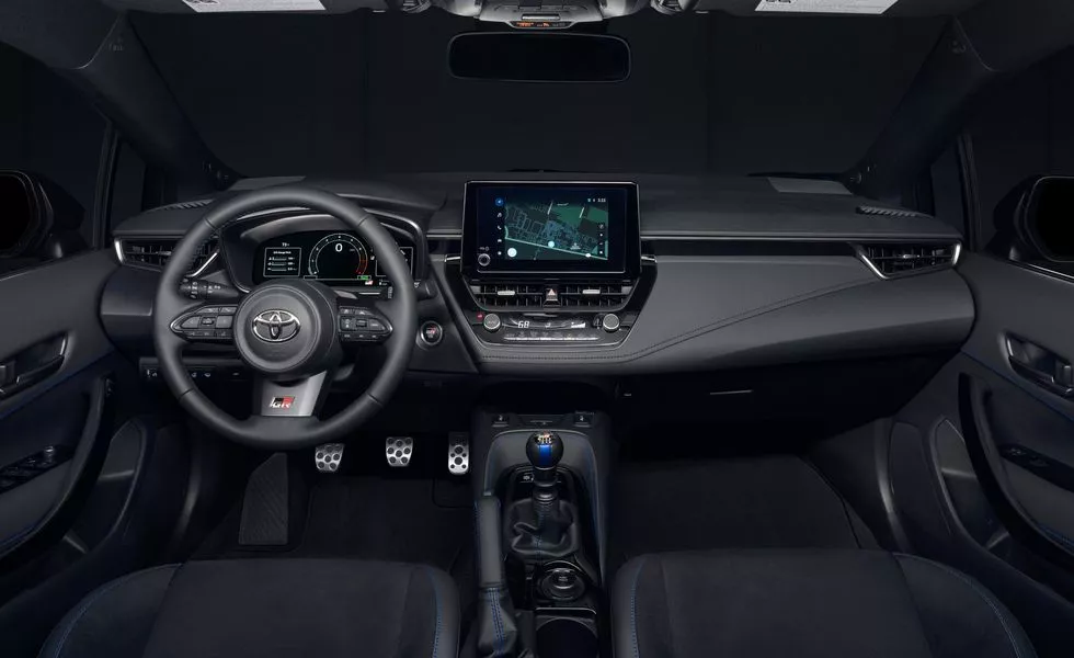Toyota GR Corolla 2024 Interieur.jpg