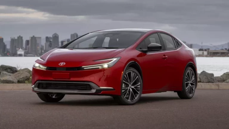 Spécifications Toyota Prius 2024